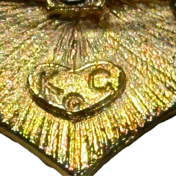 VINTAGE KC Gold Tone & Enamel Heart Flag Brooch Pin 1 3/4" Kenneth Cole - Picture 5 of 9